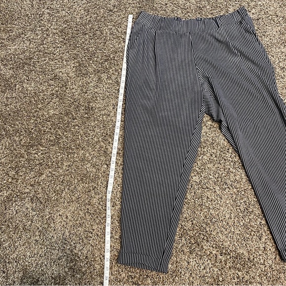 Torrid Black & Gray Striped Flowy Cuffed Pants Sz 1 (1X) - Picture 5 of 9